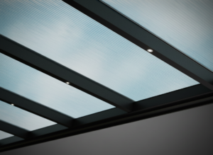 LED Beleuchtung: Komplettes LED-Set aus warmweißen Einbau-Spots für Ihre Terrassenüberdachung.