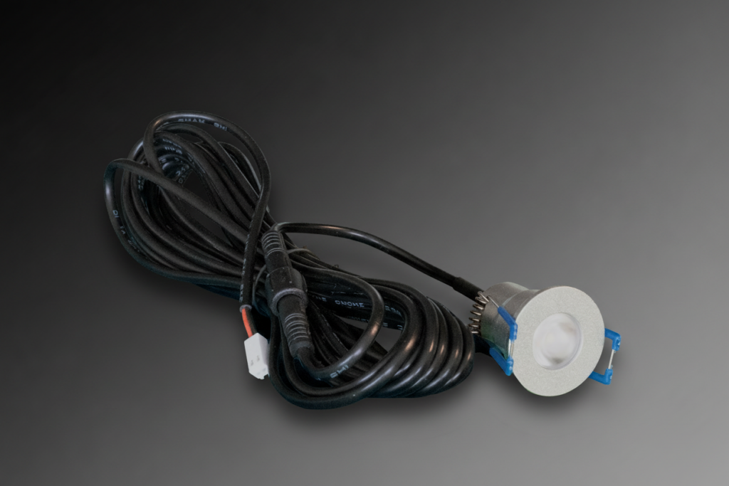 LED Spot Veranda 3W inkl. 5 m Kabel: Einzelner warmweißer Einbau-Spot 3W inklusive 5 m Anschlusskabel, ideal als Ersatz oder zur Erweiterung Ihres.